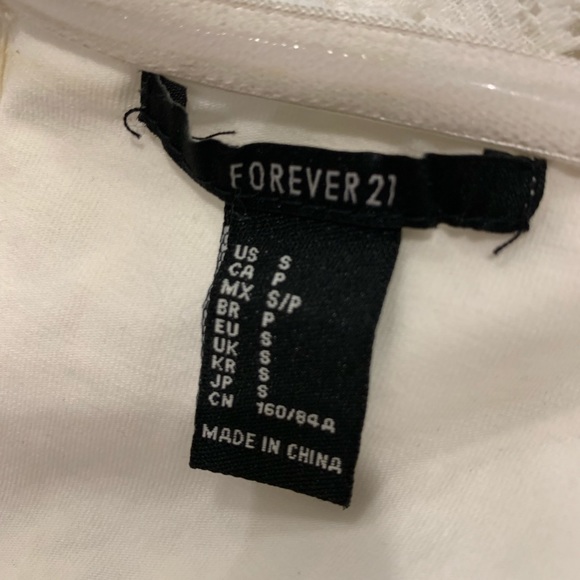 Lace off the shoulder top - Picture 3 of 4